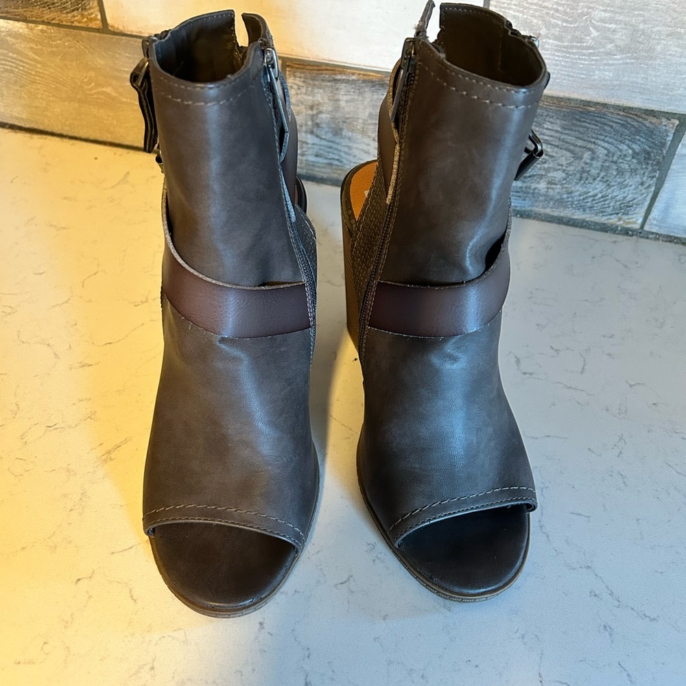 DV by Dolce Vita Teisha Buckle Stacked Block Heel Ankle Bootie Sandals - Picture 6 of 14
